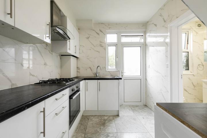 			3 Bedroom, 1 bath, 1 reception Flat			 Newton Road, Cricklewood